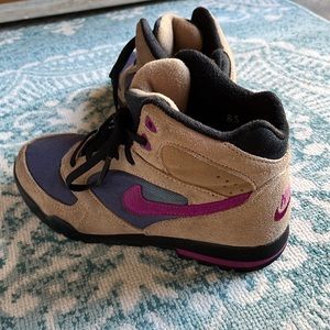 Nike 90s hiking shoes